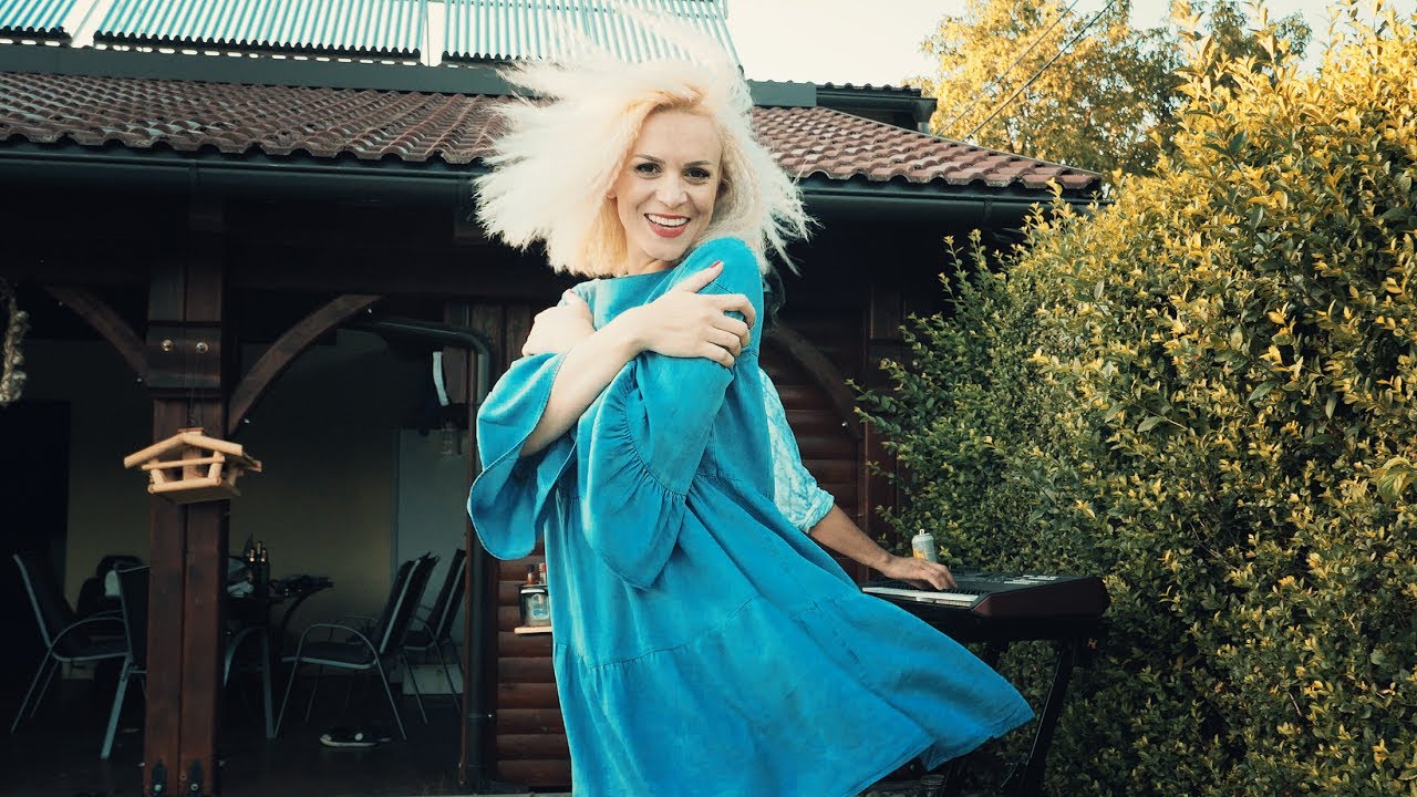 Ivana Marić na kraju izvedbe otkrila trudnički trbuh