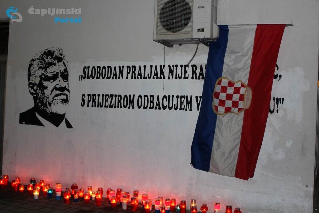 FOTO | Zapaljene svijeće kod murala Slobodana Praljka - Čapljinski portal