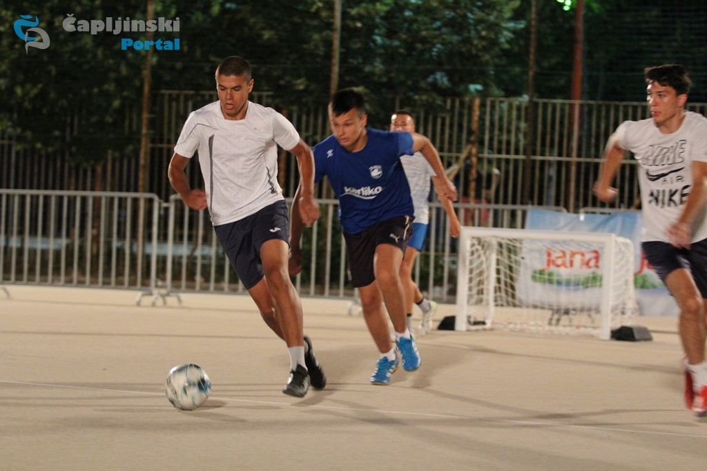 FOTO | Na Sportskom centru u Čapljini igra se malonogometni turnir ”Futsal 3×3”