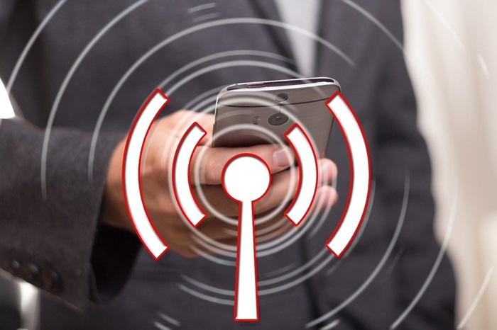 covjek mobitel wifi internet