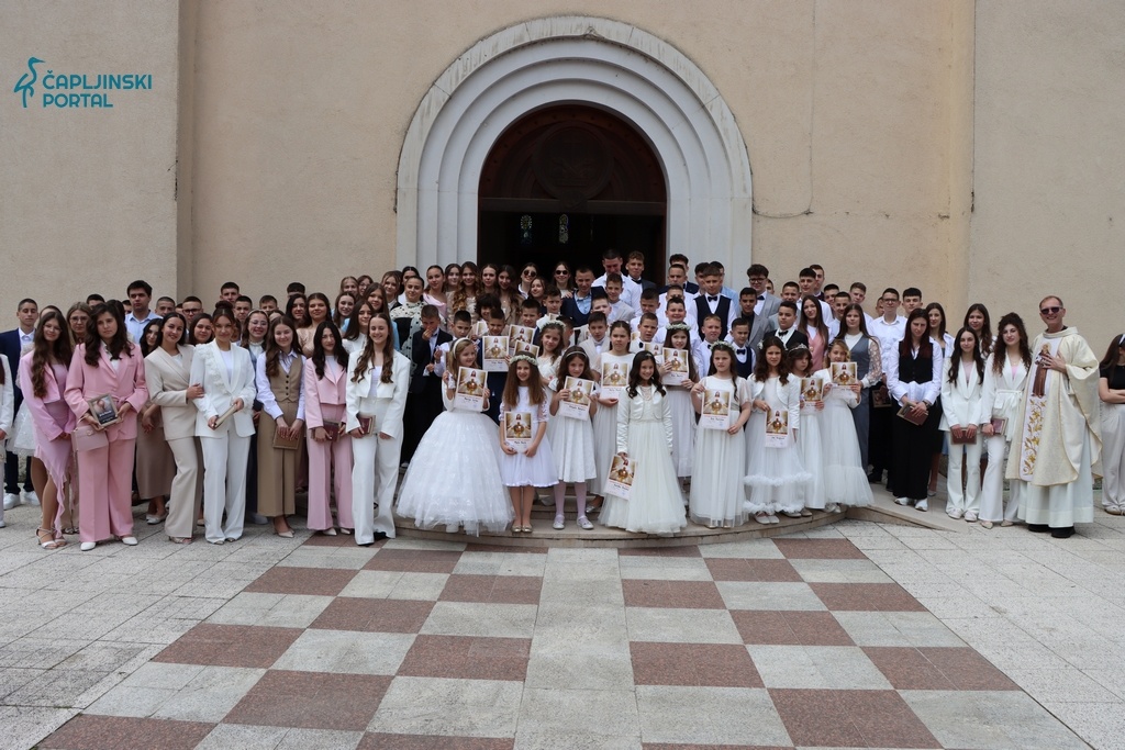 FOTO | U prepunoj crkvi sv. Franje u Čapljini održana Sveta Krizma