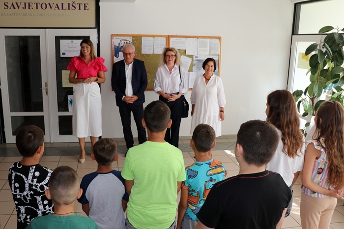 dodjela torbi i skolskog pribora