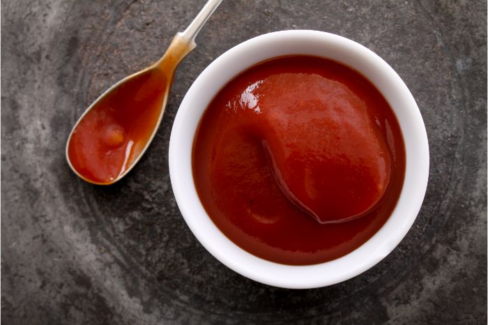 Recept za domaći kečap koji traje cijelu zimu – gust, mirisan i bolji od svakog kupovnog!