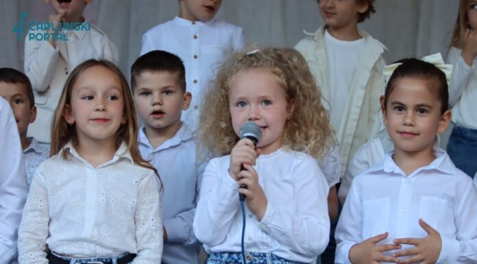 FOTO | Suze radosnice i veliki pljesak na priredbi povodom Majčinog dana u Čapljini