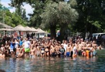 FOTO | Ljeto na Trebižatu u punom sjaju: ”Skokovi s mosta na Jazu” okupili stotine posjetitelja pod starim željezničkim mostom