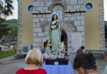 FOTO | Velika Gospa u Trebižatu: Stotine vjernika na ranoj misi u čast nebeske zaštitnice mjesta