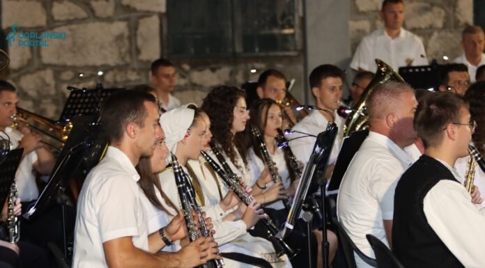 FOTO | Trebižat ponovno pokazao snagu svoje tradicije: Večer pjesme, glazbe i zajedništva