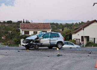 FOTO | Teška prometna u Čapljini, ima ozlijeđenih; intervenirali hitna, vatrogasci i policija