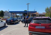 Preskakanje kolone izazvalo napetosti među vozačima na GP Gabela Polje; Policija regulirala situaciju u koloni