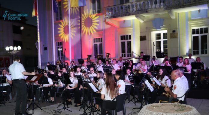FOTO/VIDEO | Na prepunom Trgu kralja Tomislava održan koncert ”Pjesmom za grad”
