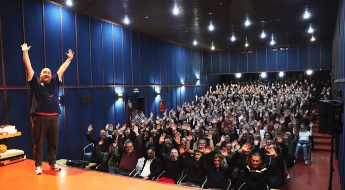 FOTO | Bloger Krule oduševio Čapljinu: 250 posjetitelja plakalo od smijeha u prepunom kinu Mogorjelo!